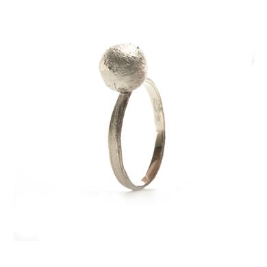 mourning ring with centered urn - Wim Meeussen Antwerp